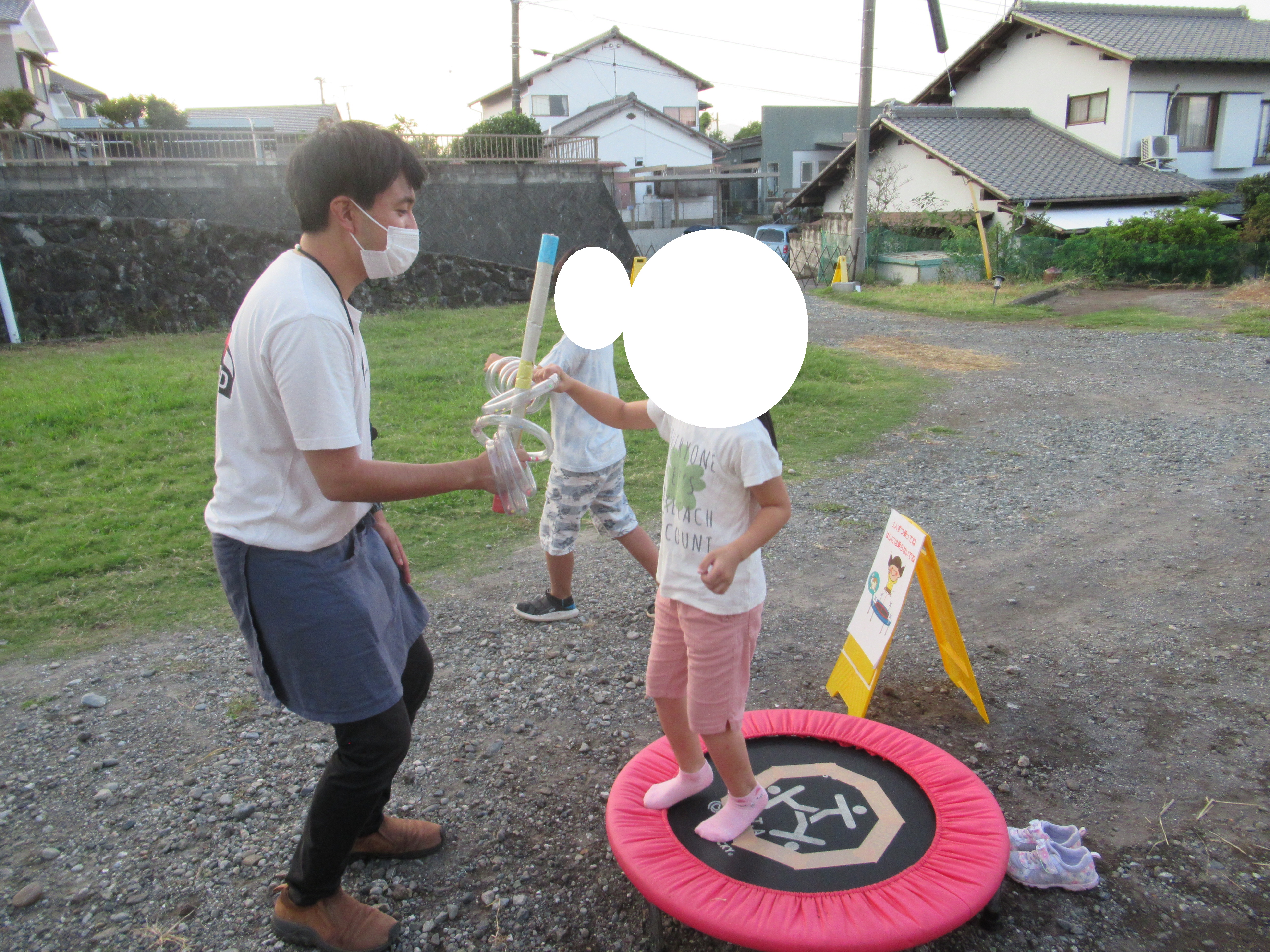 放課後等デイサービス　協調運動　トランポリン